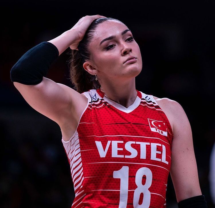 Zehra Güneş: Rising Star in Turkish Volleyball