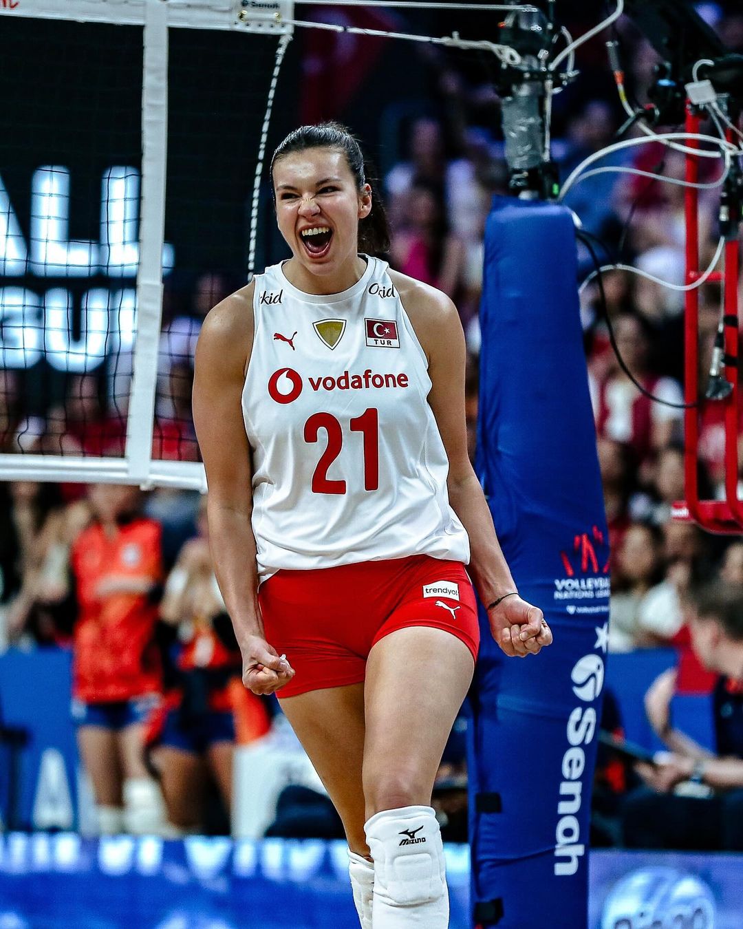 Beyza Arıcı: A Stellar Middle Blocker for Eczacıbaşı VitrA and the Turkish National Team