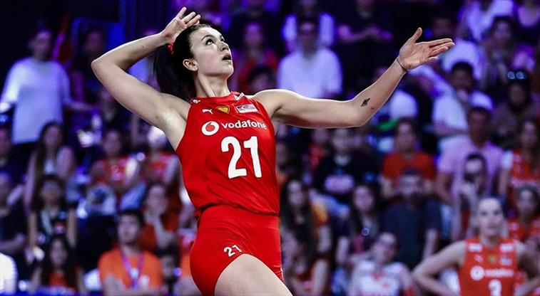 Beyza Arıcı: A Stellar Middle Blocker for Eczacıbaşı VitrA and the Turkish National Team<br />
